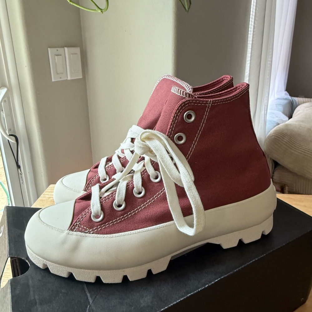 Converse Chuck Taylor All Star Lugged High Top Sneaker Burgundy Women’s 7 Shoe